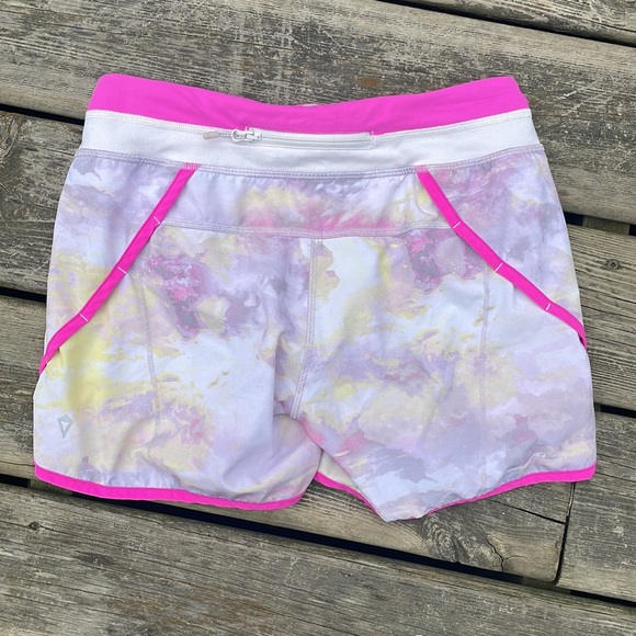 Ivivva by Lululemon Watercolor Printed Speedy Speed Running Athletic Shorts - Picture 5 of 7